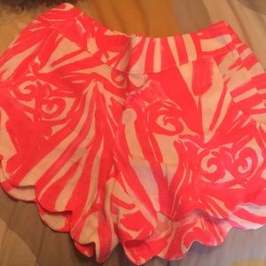 NWOT Scalloped shorts